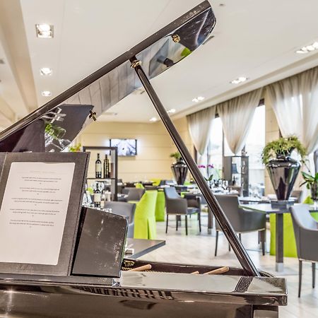 Hotel Radisson Blu Ghr Roma Esterno foto
