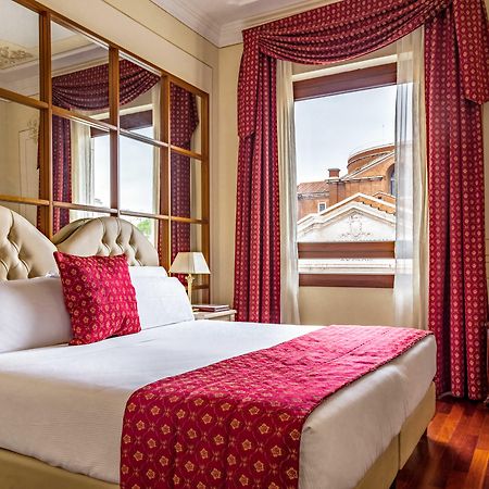 Hotel Radisson Blu Ghr Roma Esterno foto