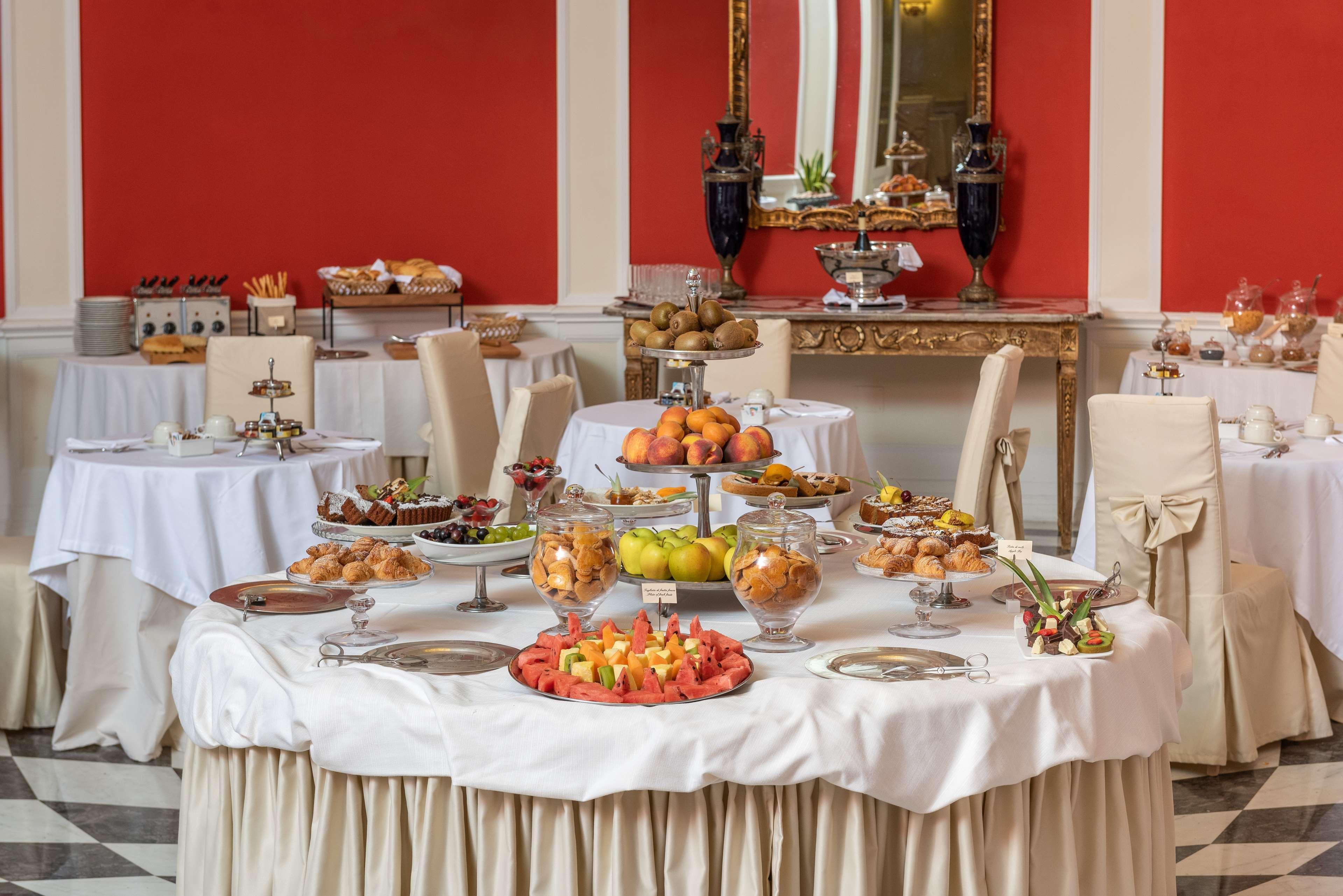 Hotel Radisson Blu Ghr Roma Esterno foto