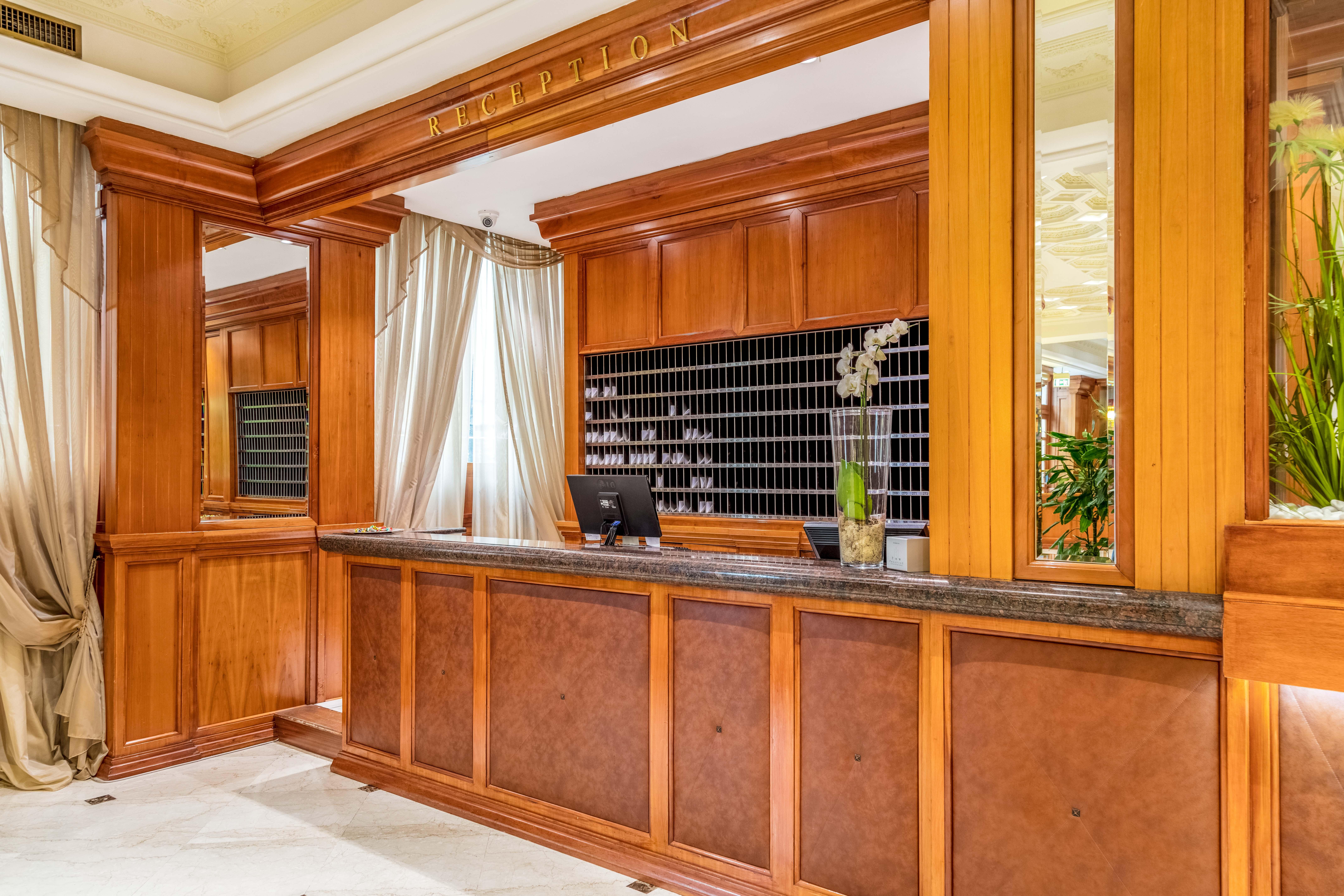 Hotel Radisson Blu Ghr Roma Esterno foto