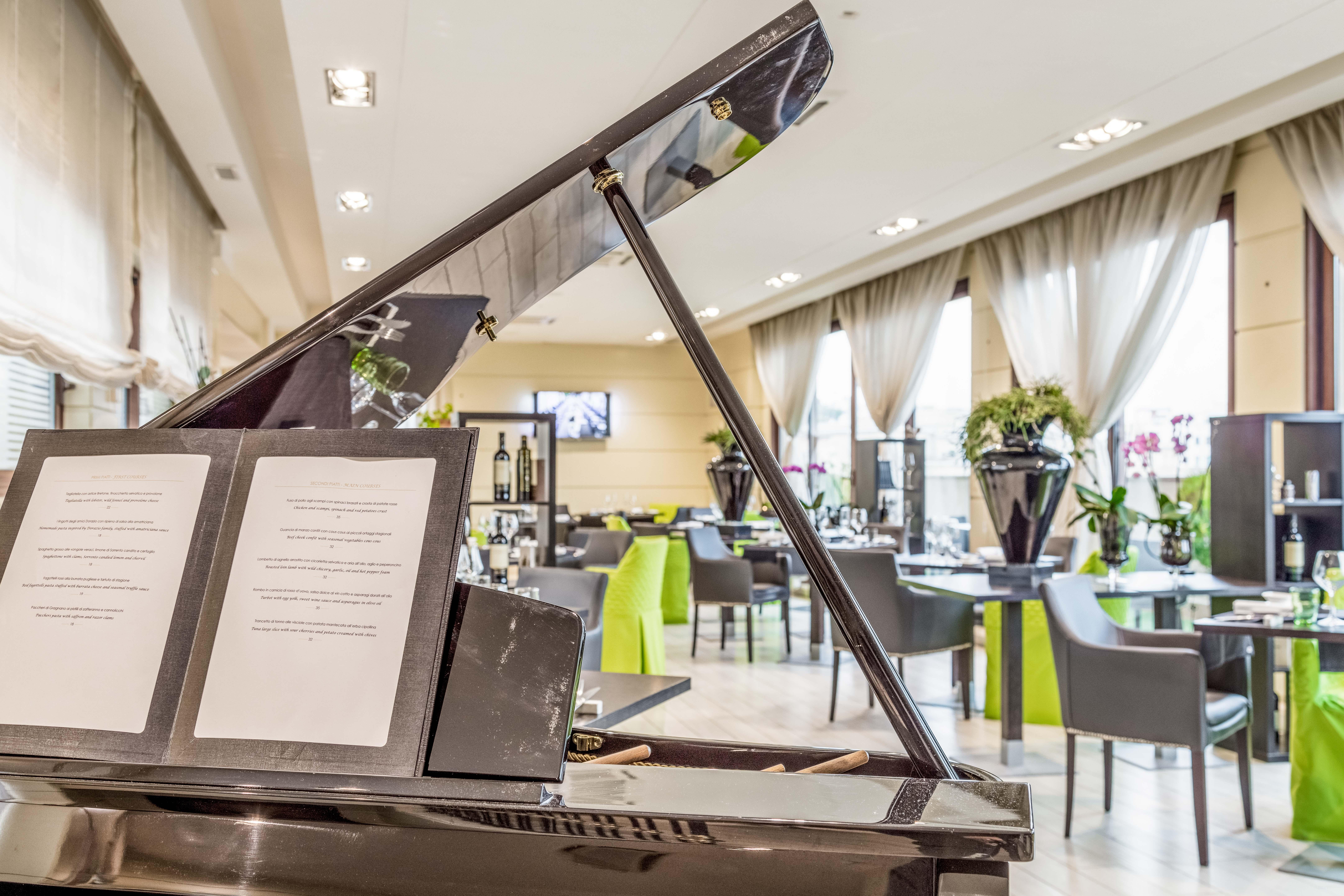 Hotel Radisson Blu Ghr Roma Esterno foto