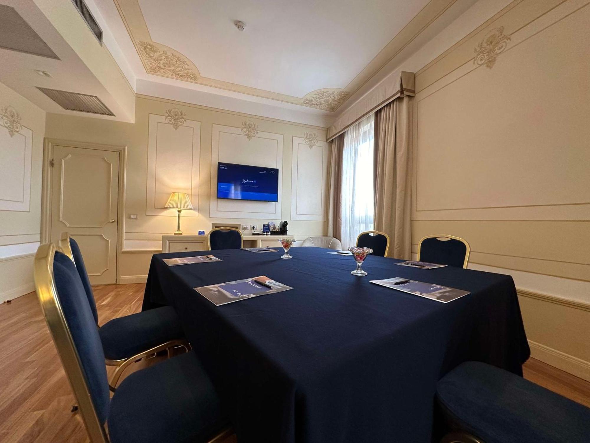 Hotel Radisson Blu Ghr Roma Esterno foto