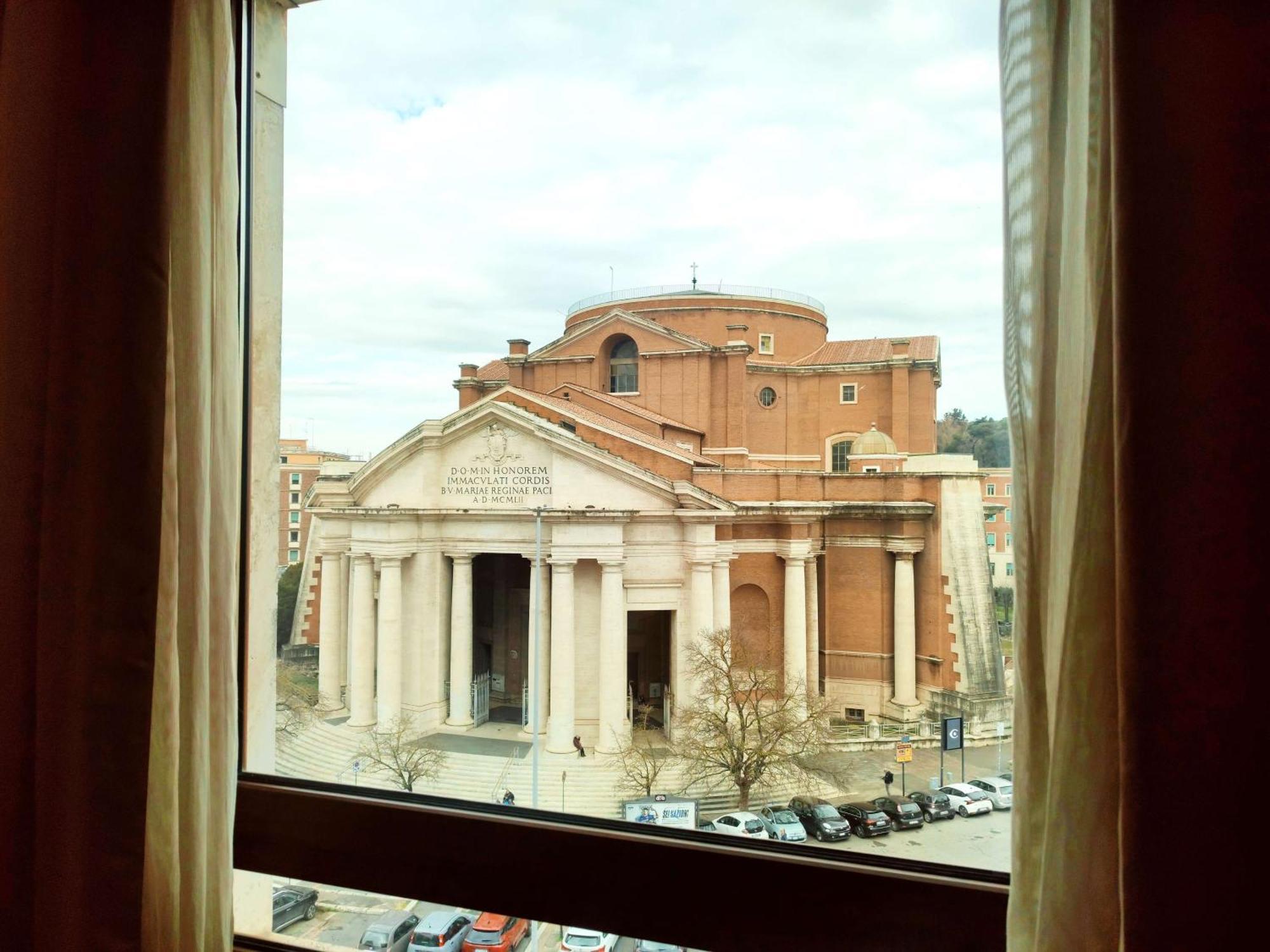 Hotel Radisson Blu Ghr Roma Esterno foto